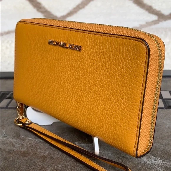 MICHAEL KORS JS TRAVEL LG FLAT MF PHONE WRISTLET - Picture 11 of 16